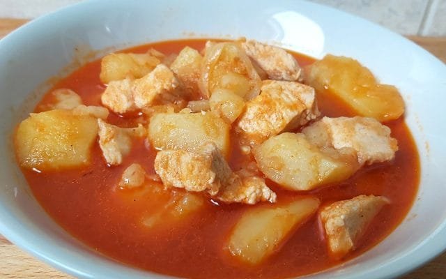 paprikás krumpli csirkemellel