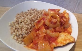 szaftos lecsós csirkemell tarhonyával