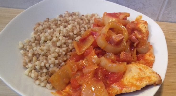 szaftos lecsós csirkemell tarhonyával