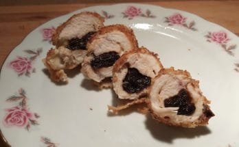 aszalt szilvás csirkemell diós bundában szeletek
