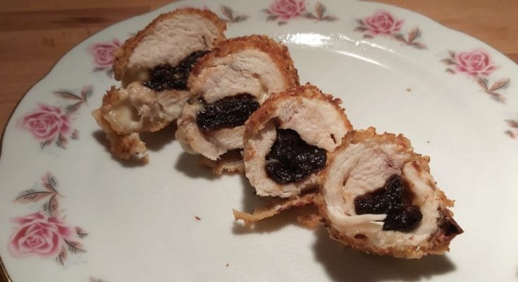 aszalt szilvás csirkemell diós bundában szeletek