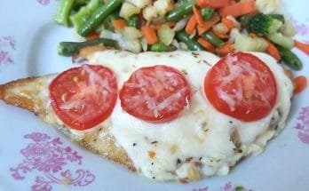 paradicsomos mozzarellás csirkemell sütőben, caprese csirkemell