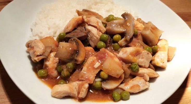 budapest ragu csirkemellből tányéron