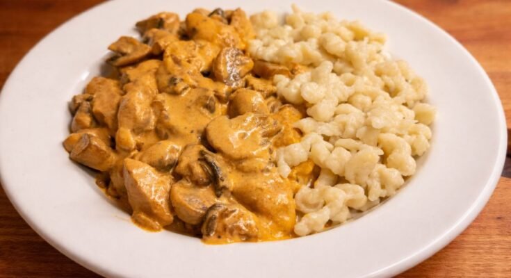 tejfölös bakonyi csirkeragu galuskával