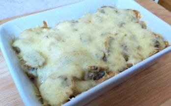 sajtos tejfölös gombás csirkemell tepsiben