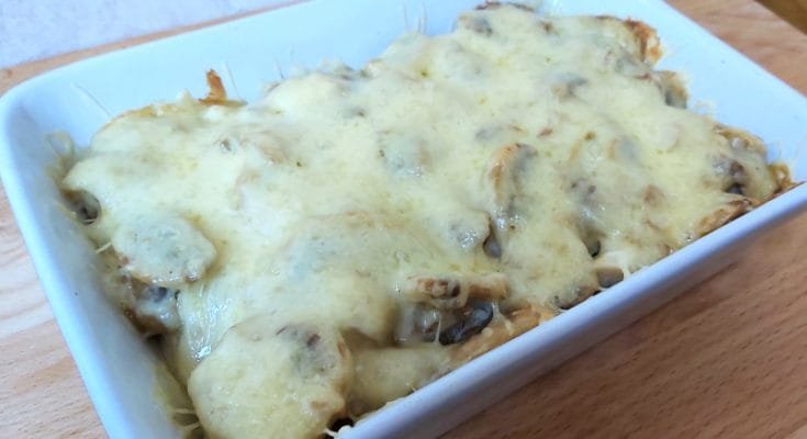 sajtos tejfölös gombás csirkemell tepsiben