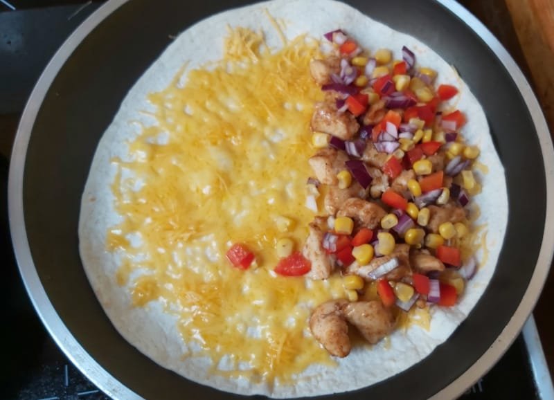csirkés quesadilla összeállítása
