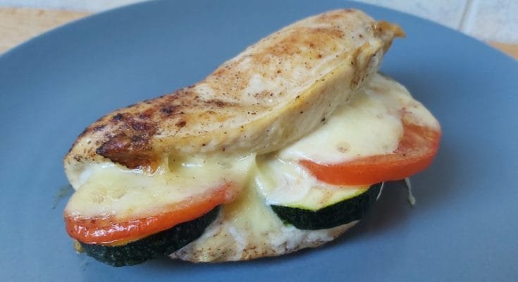 cukkinivel paradicsommal töltött csirkemell