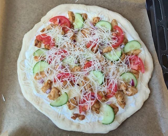 gyrosos pizza sütés előtt
