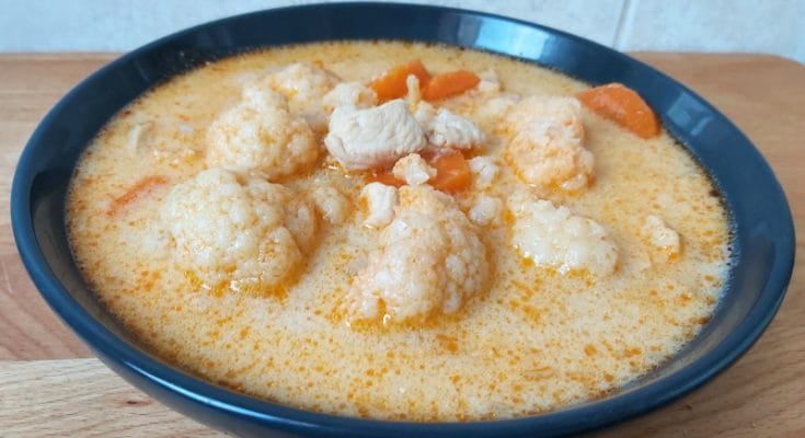 tejfölös karfiolleves csirkemellel