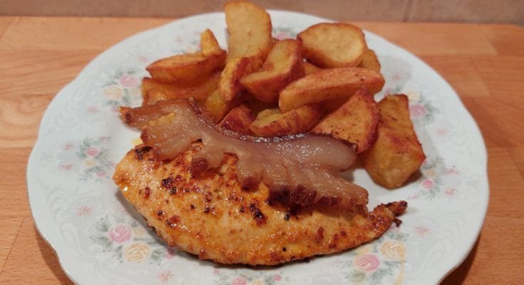 cigánypecsenye csirkemellből kakastaréjjal