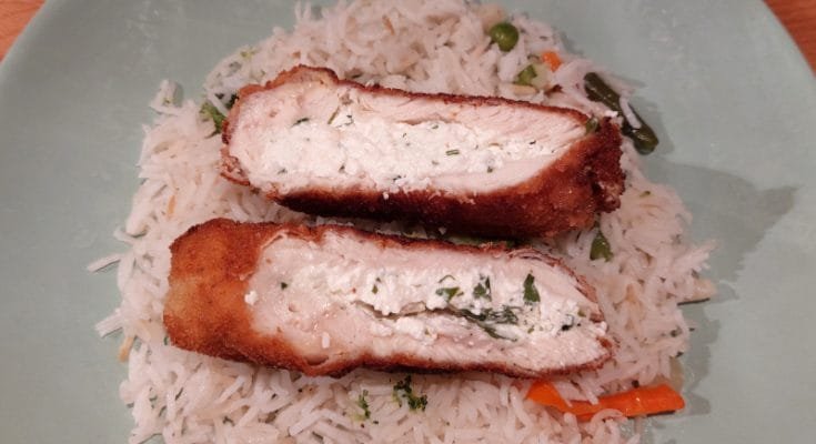 fűszeres túróval töltött csirkemell rántva