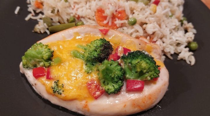 sajttal brokkolival töltött csirkemell sütőben