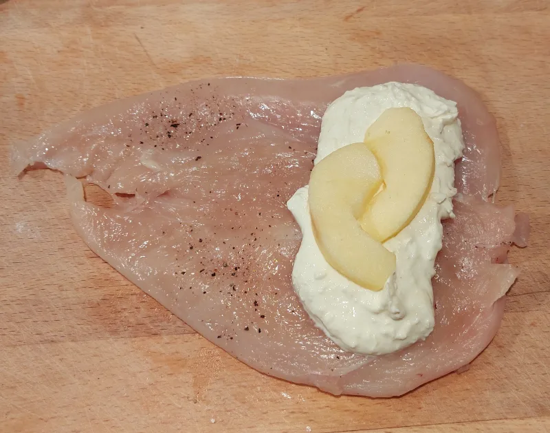 húsvéti sonkás tormás töltött csirkemell összeállítása