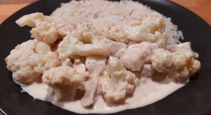 tejszínes füstölt sajtos csirkemell ragu karfiollal és rizzsel