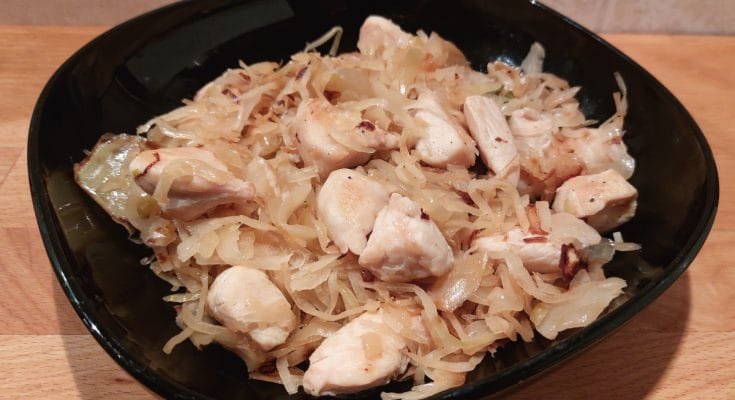 toroskáposzta csirkemellből tányéron