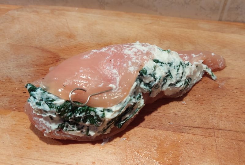 ricottával spenóttal töltött csirkemell összeállítása