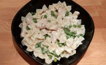 tejszínes zöldborsós csirkemell tésztával