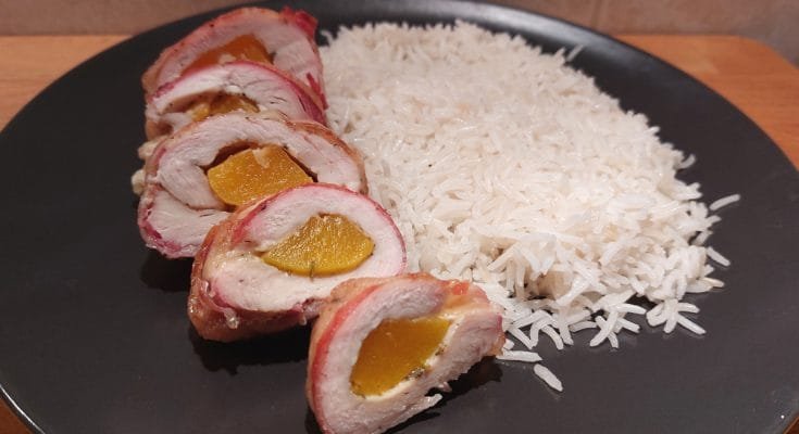 baconbe tekert barackos csirkemell sütőben rizzsel