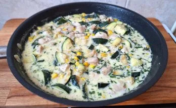 kapros tejszínes cukkinis csirkemell kukoricával