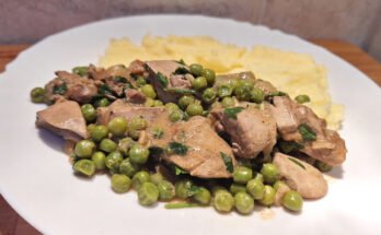 zöldborsós csirkemáj krumplipürével